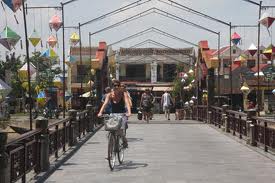 ກອງ​ປະຊຸມ​ສຳ​ມະ​ນາ​ກ່ຽວ​ກັບ​ ການ​ຫລຸດຜ່ອນ​ຄວາມທຸກ​ຍາກ ໃນ​ຂົງ​ເຂດ​ການທ່ອງທ່ຽວ